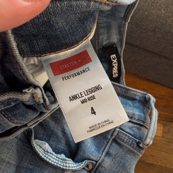 Express Distressed Ankle Jeans Women's size 4 Mid-rise - Picture 4 of 4